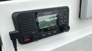 Brig Navigator 610 Garmin vhf
