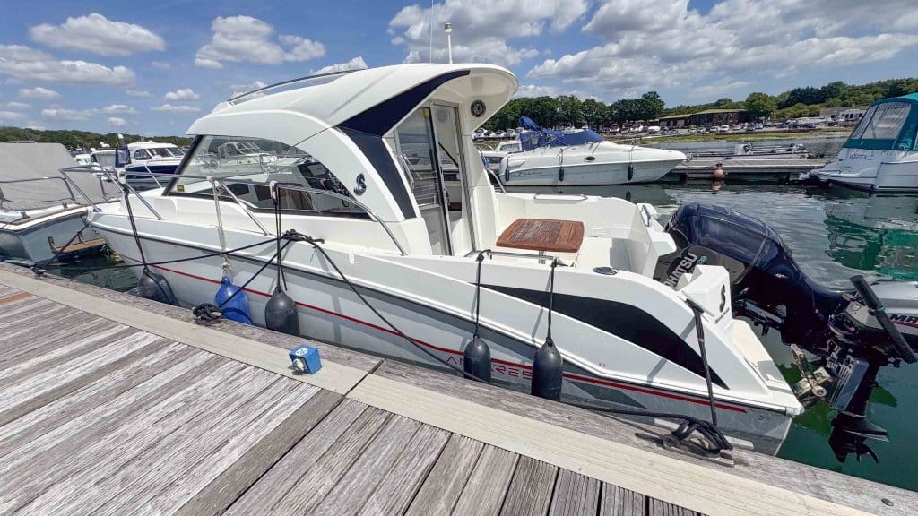 2017 – Beneteau Antares 8 with a Tohatsu 200hp Outboard