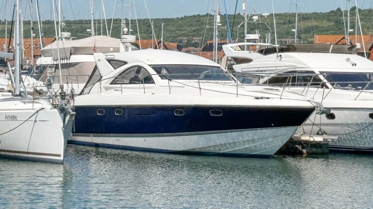 2010 &ndash; Fairline Targa 44 GT with Twin Volvo Penta D6 &ndash; 370 IPS500 engines