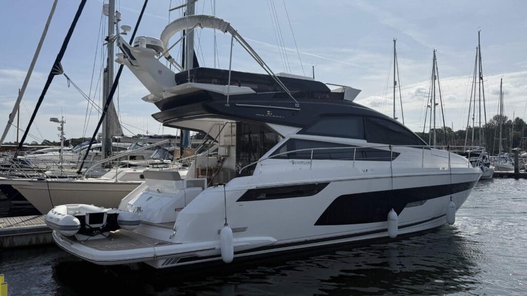2022 – Fairline Squadron 50 with Twin Volvo Penta D6 – 480 IPS650 engines