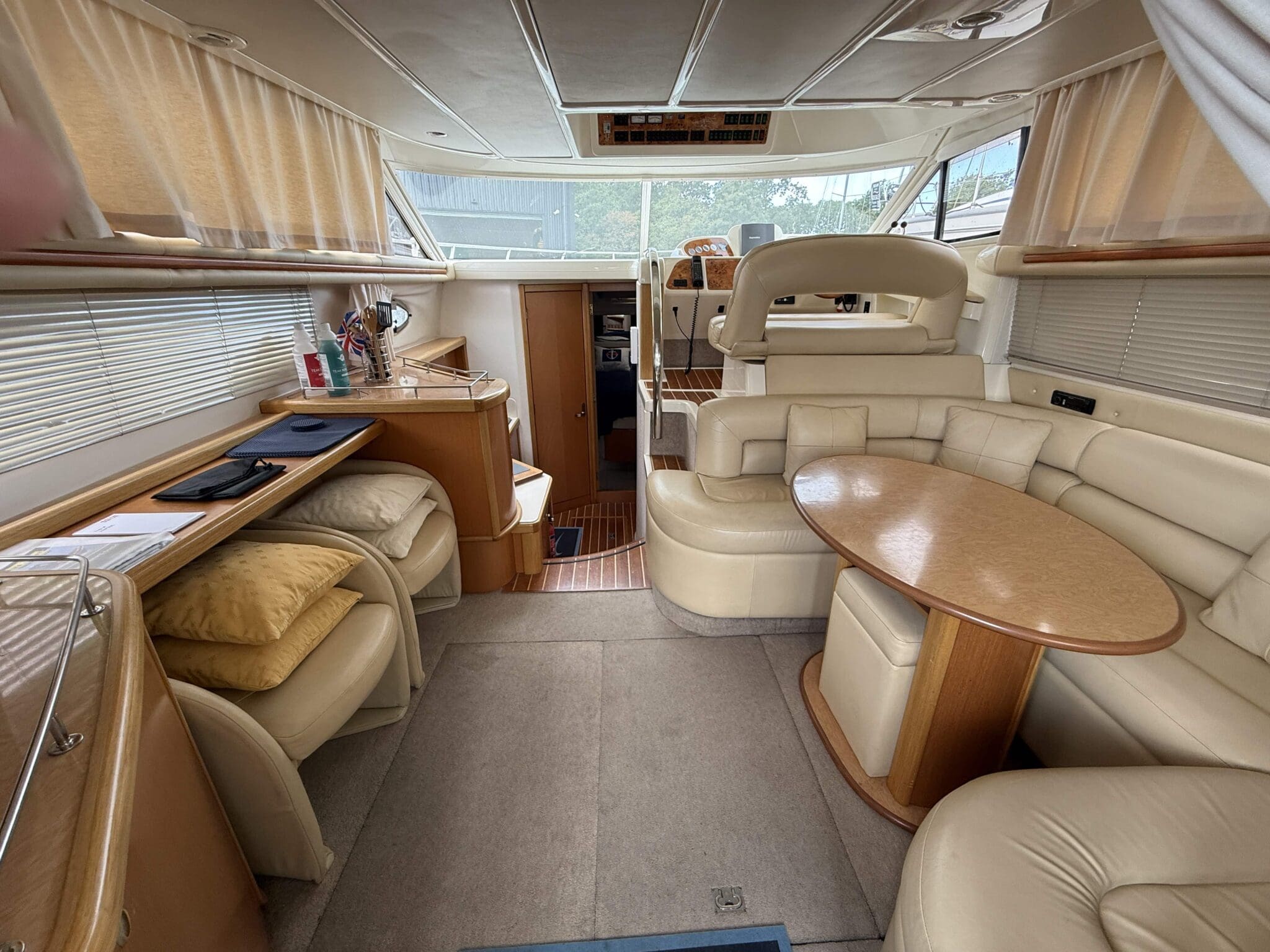 2001 Sealine F37 image 5