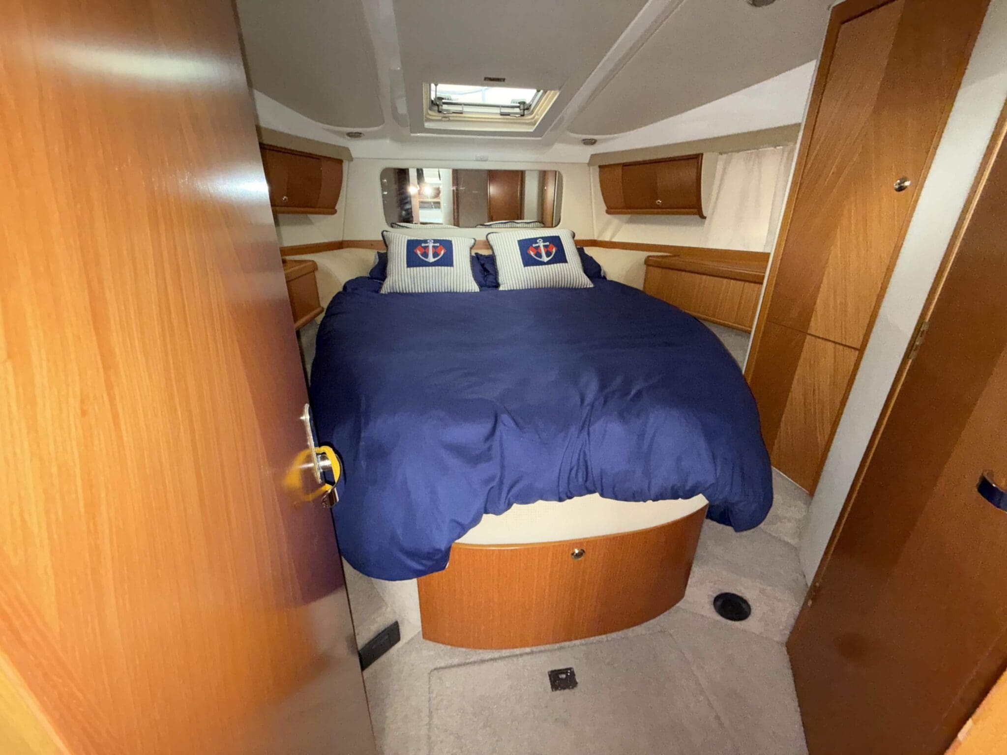 2001 Sealine F37 image 13
