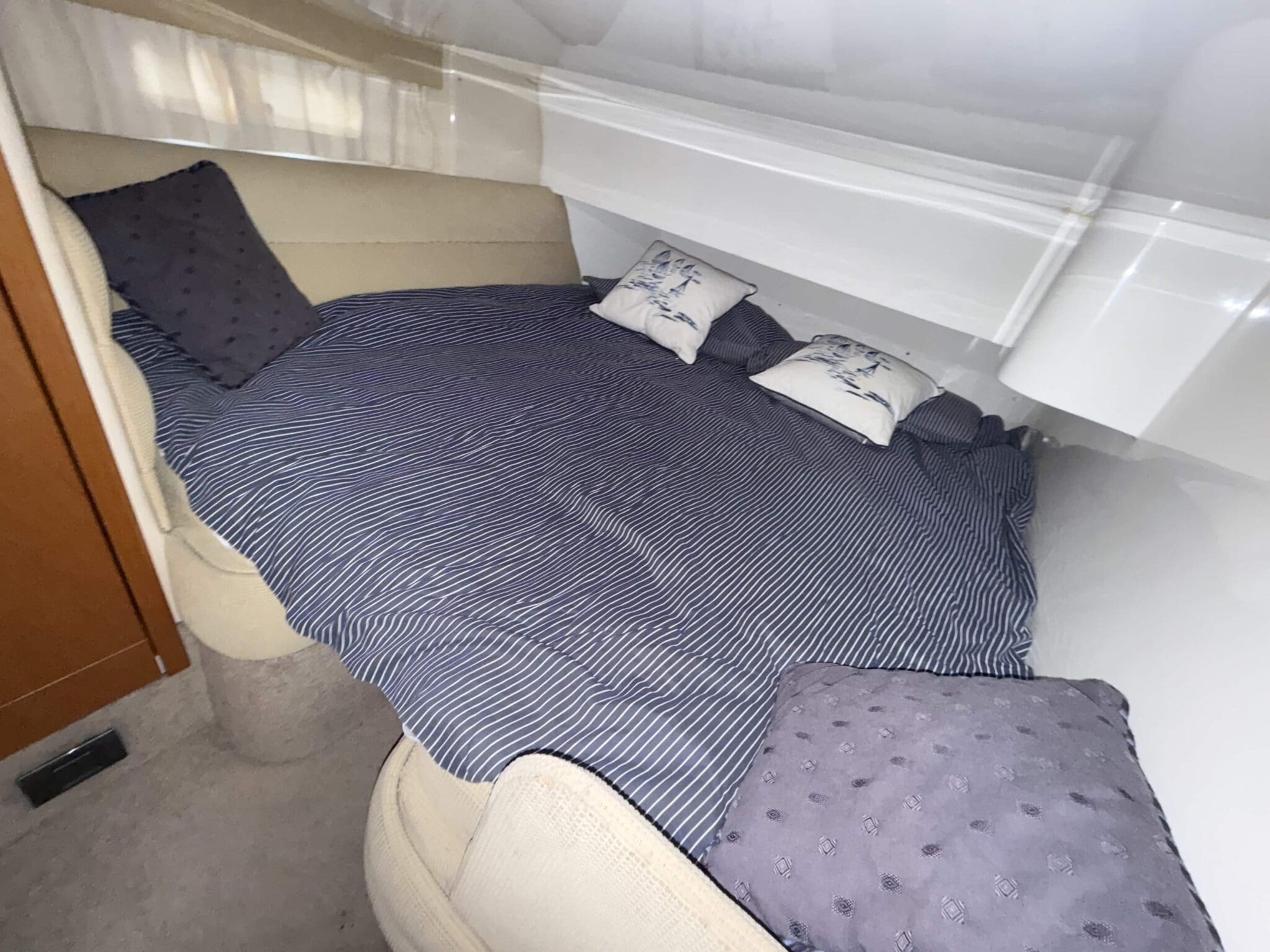 2001 Sealine F37 image 18