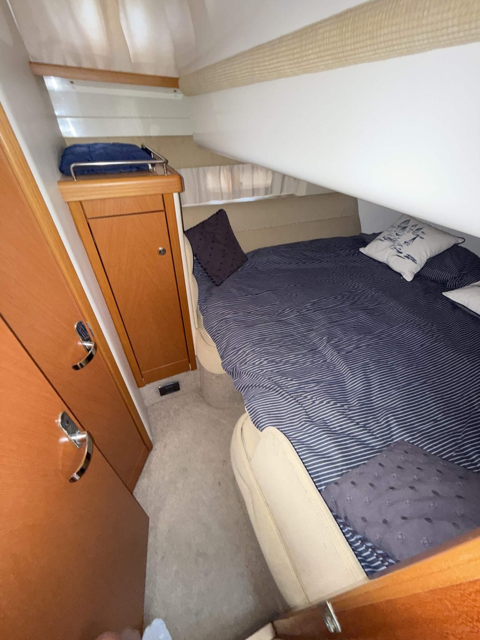 2001 Sealine F37 image 19